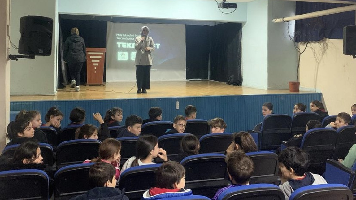 T3 Vakfı Rize İl Koordinatörü Aysel TOPÇU tarafından okulumuz öğrenci ve öğretmenlerine teknofest bilgilendirme toplantısı yapıldı.